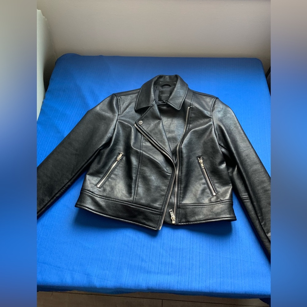 Leather jacket for women / veste en cuire pour femme